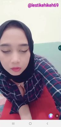 Kiki Hijab remas tetek Live Show BOKEPIND 