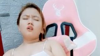 Elga Keenakan Colmek sampe Basah deh